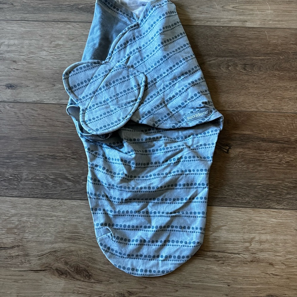 SwaddleMe Wrap - Blue/Gray with a Polkadots